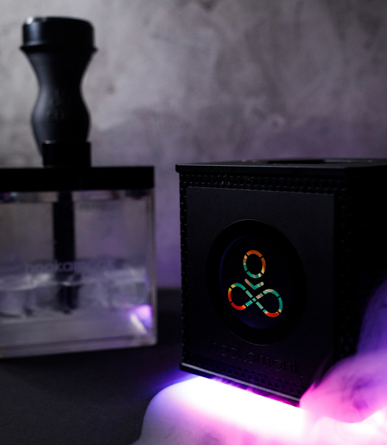 Na obrazku je elektrická shisha
